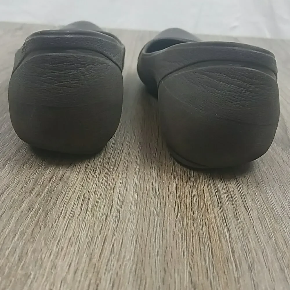 Crocs brown‎ rubber  ballet flats size 7